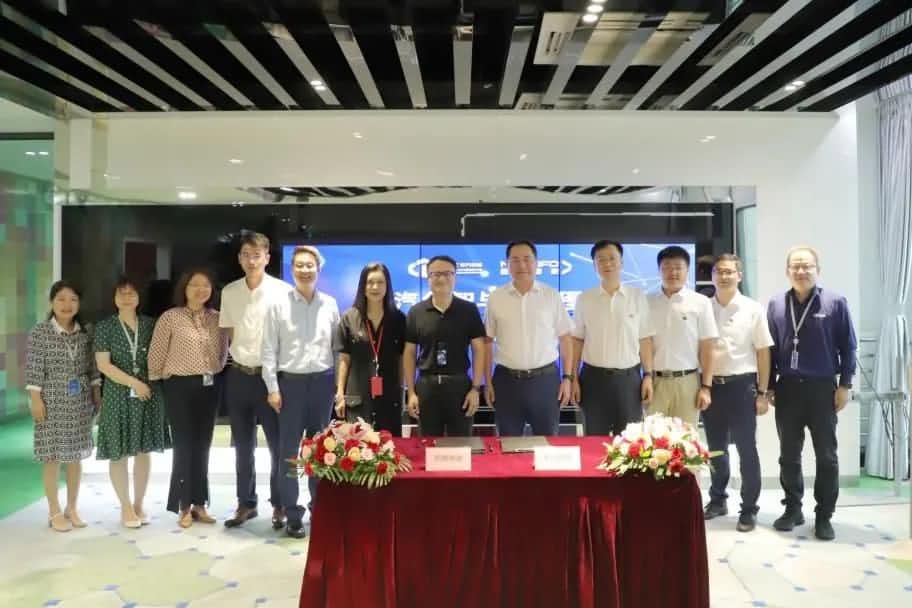 HJC黄金城集团与中汽创智签订战略合作框架协议 集中优势有助于汽车智能化开展